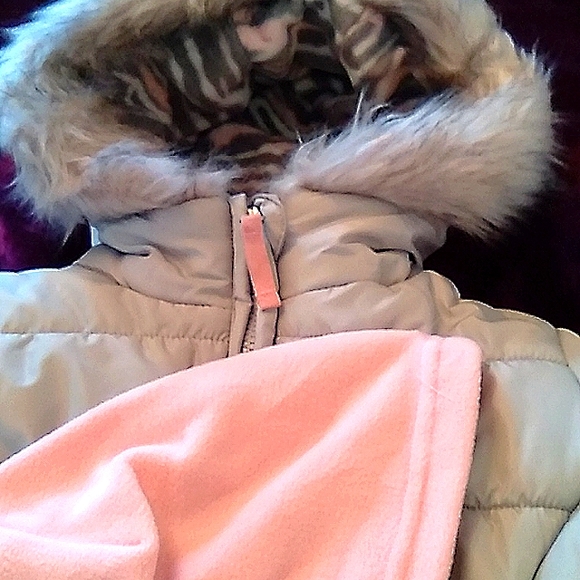 Girl's Sz 7-8 Weathertamer gray/pink puffer coat - Picture 8 of 8